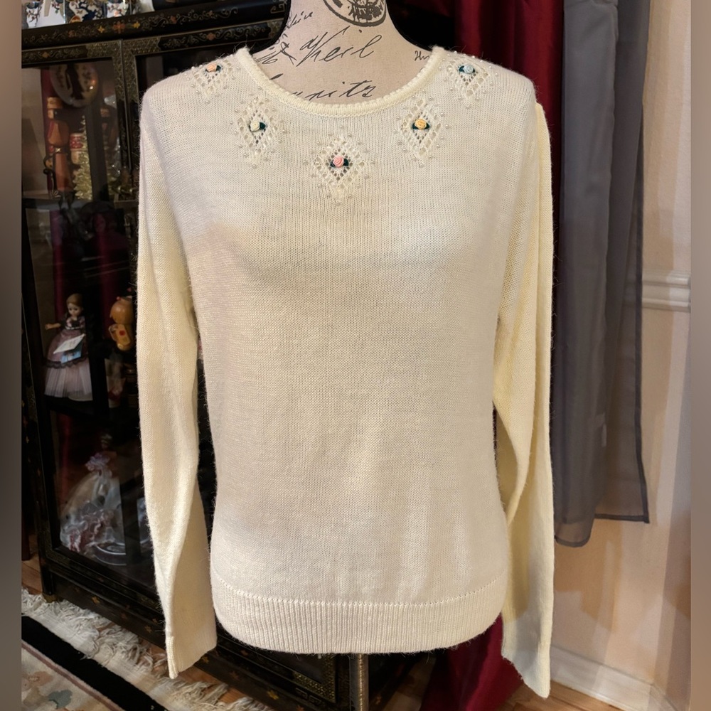 Vintage Essex Junction Embroidered Floral Beaded Puufy Sleeve Sweater